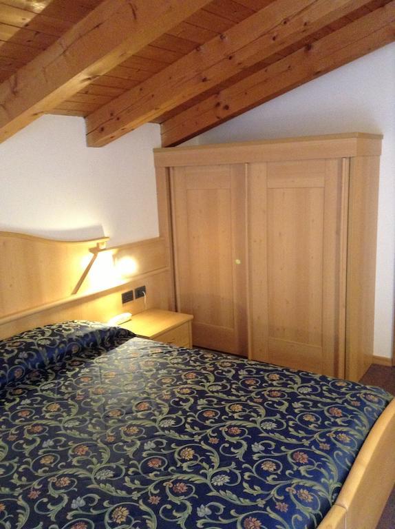 Hotel Ai Pini ヴィーゴ・ディ・ファッサ エクステリア 写真