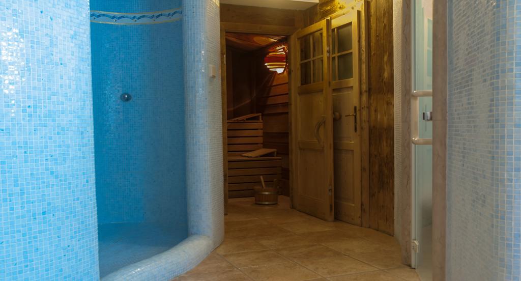 Hotel Ai Pini ヴィーゴ・ディ・ファッサ エクステリア 写真
