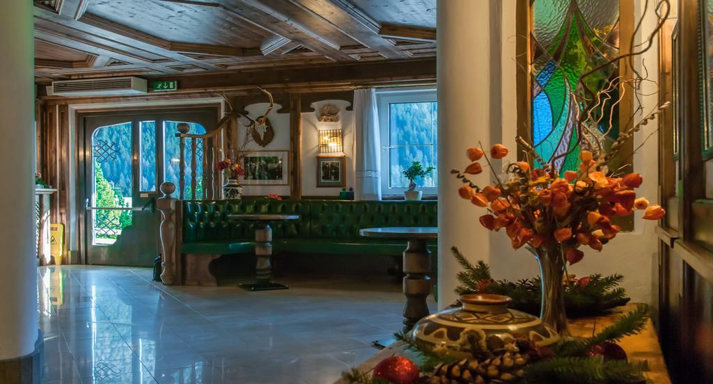 Hotel Ai Pini ヴィーゴ・ディ・ファッサ エクステリア 写真