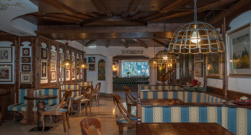 Hotel Ai Pini ヴィーゴ・ディ・ファッサ エクステリア 写真