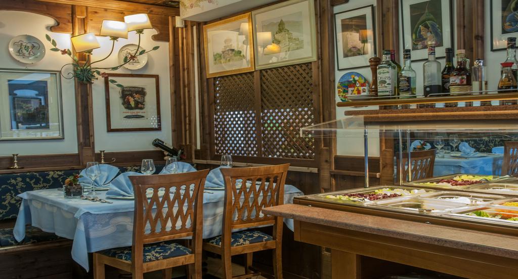 Hotel Ai Pini ヴィーゴ・ディ・ファッサ エクステリア 写真