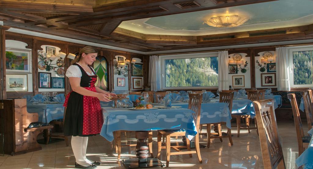 Hotel Ai Pini ヴィーゴ・ディ・ファッサ エクステリア 写真